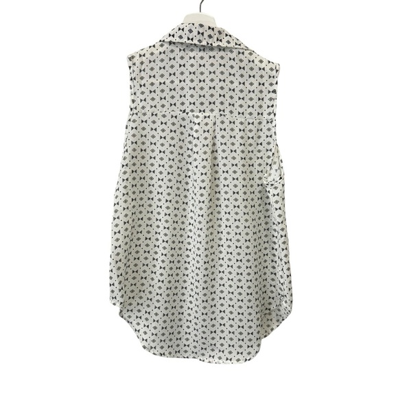 Dex Sleeveless Collared Button Down Casual with Geometric Print and Gold Accents - Picture 4 of 17